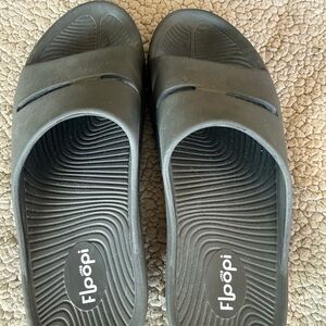 Floopi Black Women's Slides